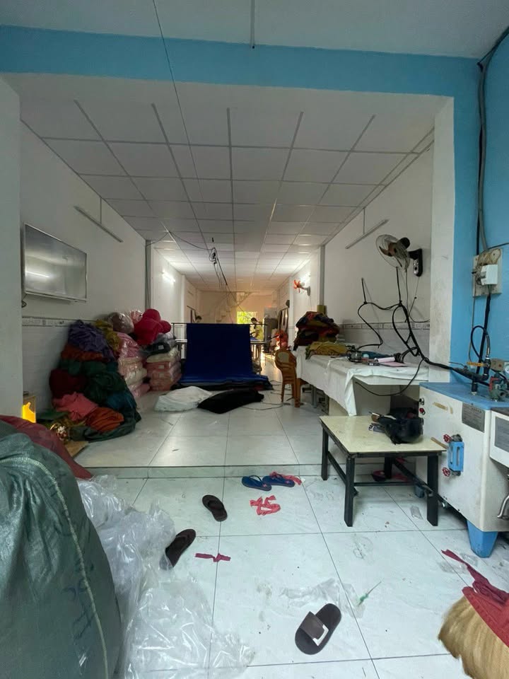 Nhà bán tại Bình Tân 66m² giá 4.85 tỷ - Hẻm rộng, gần chợ và trường học!