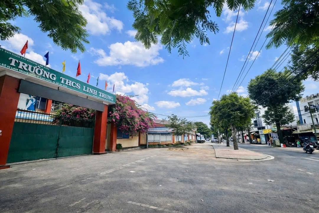 Nhà 3 tầng Phường Linh Trung 51m² giá 4.95 tỷ - Gần mặt tiền Linh Trung!