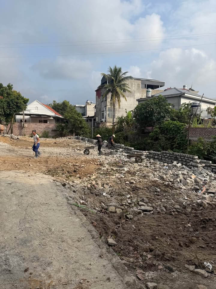 Bán Đất 660m² Uông Bí - Giá 6.6 Tỷ, Sẵn Nền Xây Trọ/Chia Lô