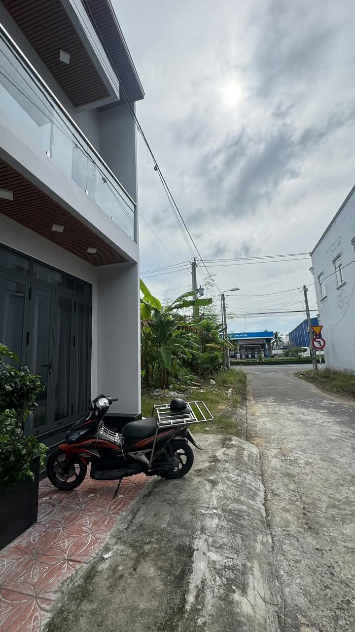 Nhà phố Huyện Ngã Năm 106m² giá 3.9 tỷ - Thiết kế hiện đại, sẵn sàng vào ở!