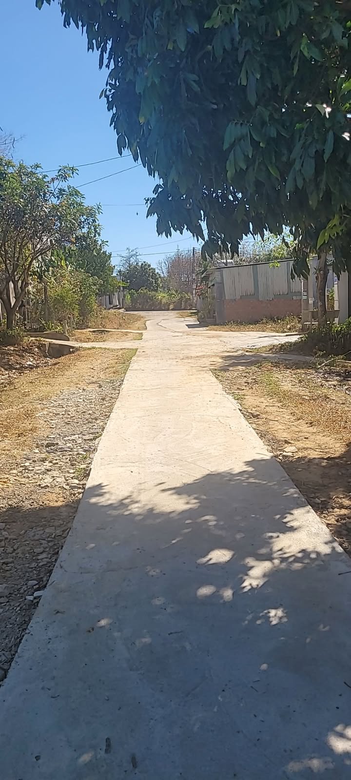 Đất mặt tiền đường Phó Đức Chính, huyện Sa Thầy, 120m² - Giá chỉ 8xx triệu VND