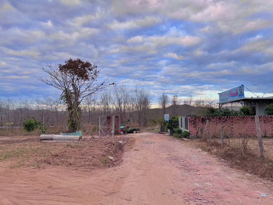 Đất thổ cư Xã Chư Hreng, Kon Tum 200m² giá 400 triệu - Đường phố tiện lợi!