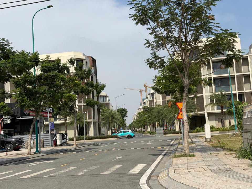 Nhà phố Global City Đỗ Xuân Hợp 100m² giá 22,5 tỷ - Sổ hồng riêng chính chủ!