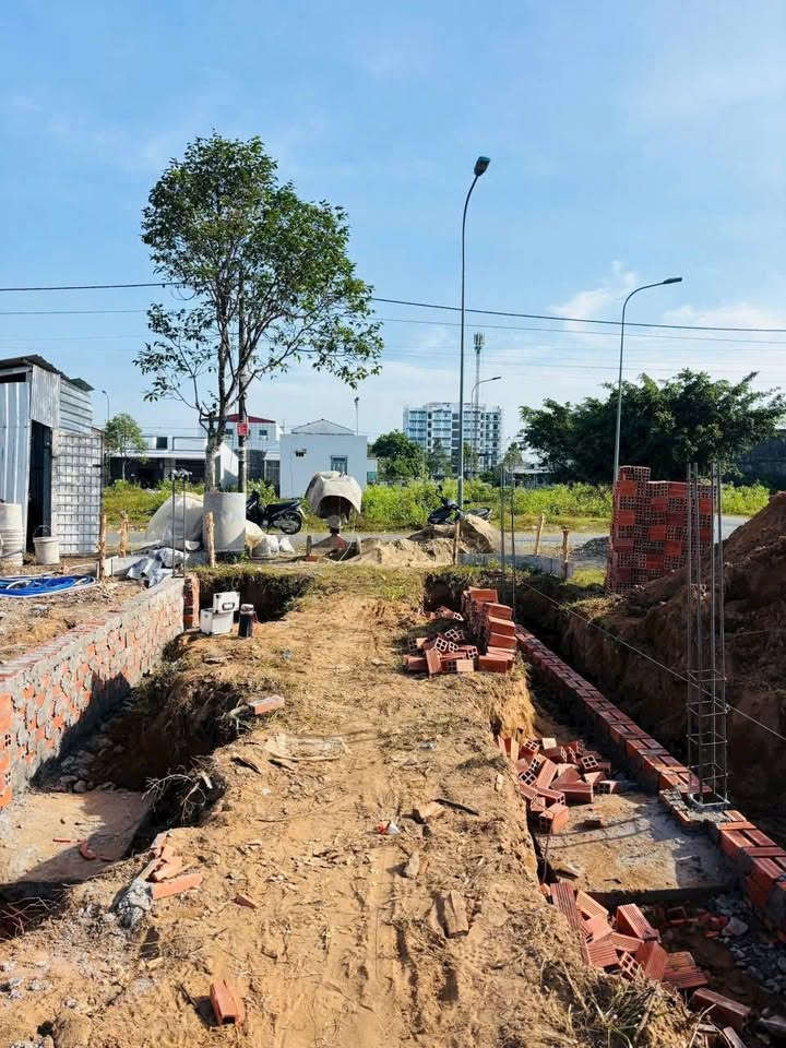 Đất nền Ksc Đông Phú 80m² giá 1 tỷ - Sổ hồng chính chủ, vị trí đẹp!