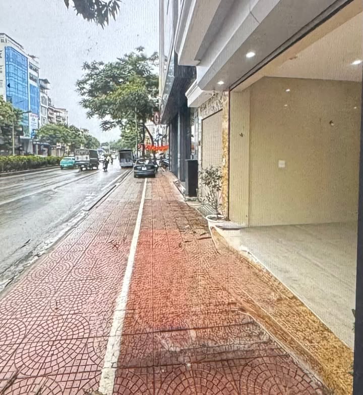 FrontHouse mặt phố Nguyễn Văn Cừ Long Biên 48m² giá 29.5 tỷ - Kinh doanh sầm uất!