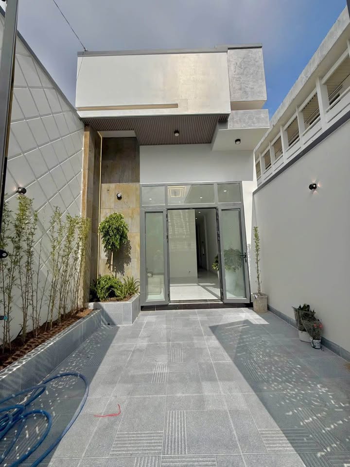 Nhà riêng Phường 5, Mỹ Tho 108m² giá chỉ 2 tỷ - Sẵn sàng nhận nhà ngay!