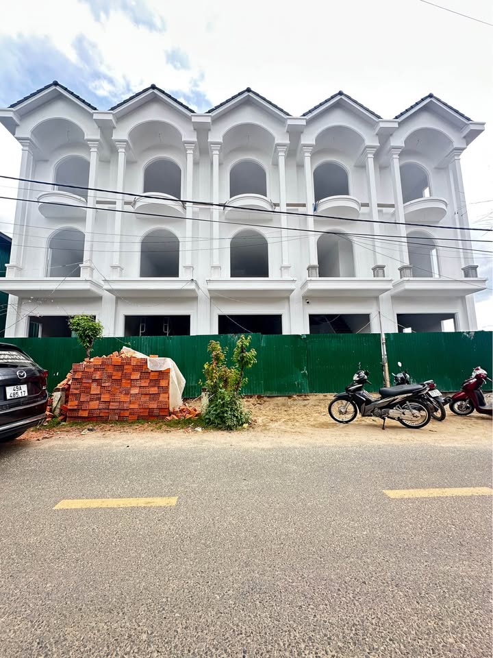 Căn nhà mặt tiền đường Nguyễn Hữu Cầu Đà Lạt 75m² giá 4.3 tỷ - Sổ xây dựng chính chủ!