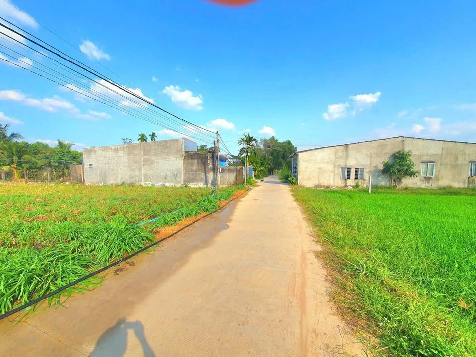 Đất Rớt Nhựa Ba Sa Gò Mối 3500m² giá 7.7 tỷ - Vị trí thuận lợi cho đầu tư!