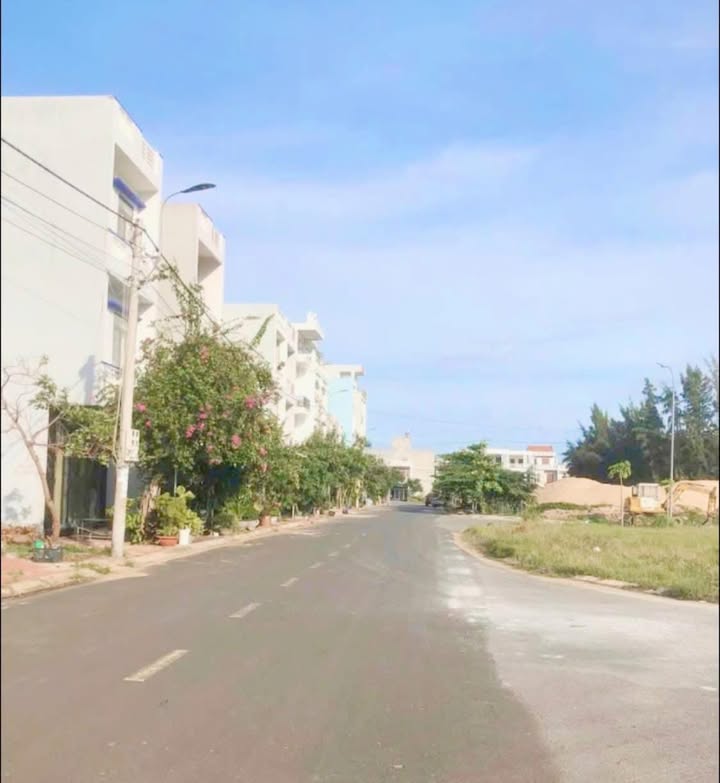 Nhà mặt tiền Đường Số 1, Phường 9, Tuy Hoà 76m² giá 3.6 tỷ - Gần biển và nhiều tiện ích!