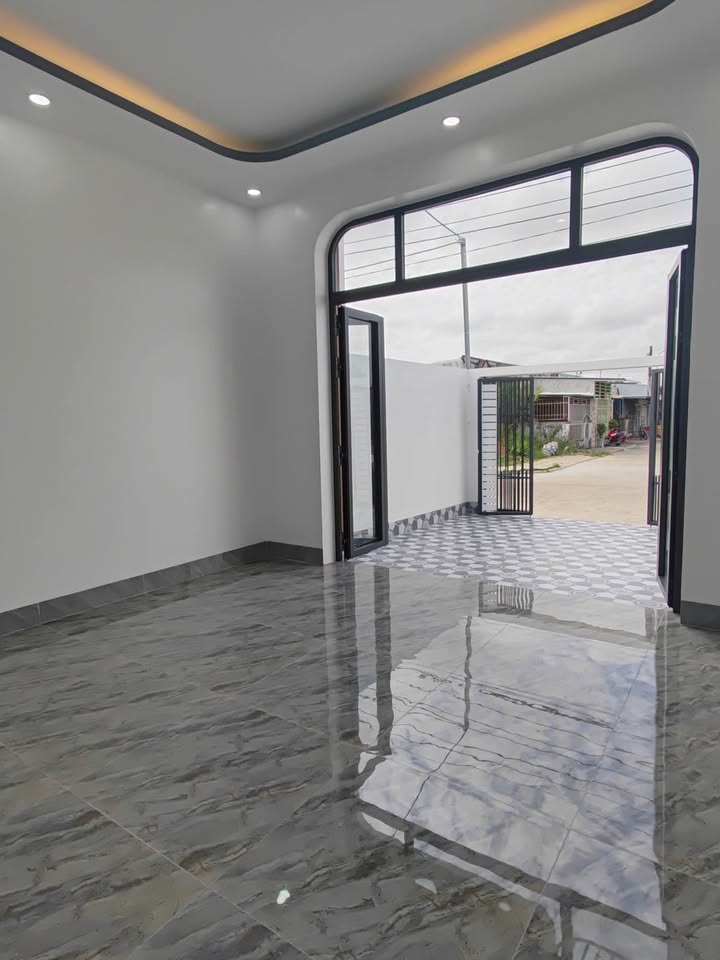 Nhà phố Khu đô thị Hoàng Tâm, Cà Mau 99m² giá chỉ 1 tỷ - Nhà mới hoàn công, nội thất đầy đủ!