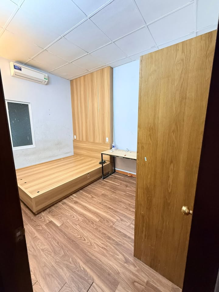 Phòng cho thuê tầng 2 đường Núi Thành, 20m², giá 3.4 triệu - Full nội thất tiện nghi!