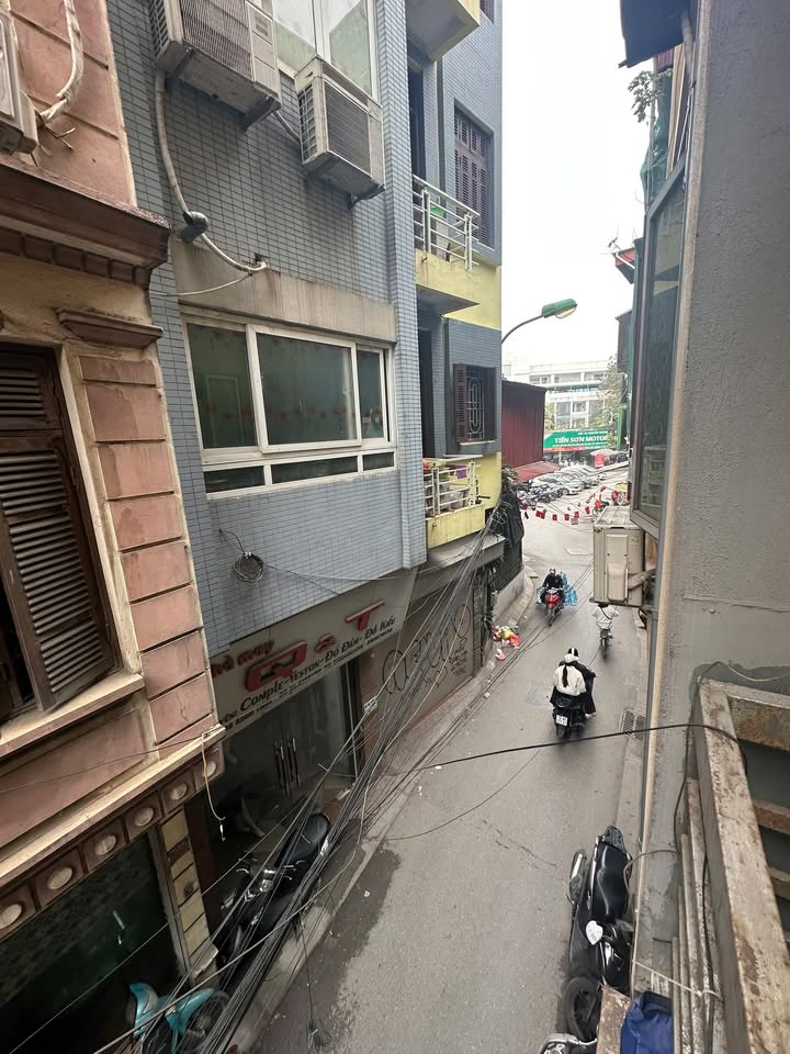 Nhà phố Khâm Thiên 35m² giá 10.9 tỷ - Vị trí đắc địa, ô tô đỗ cửa!