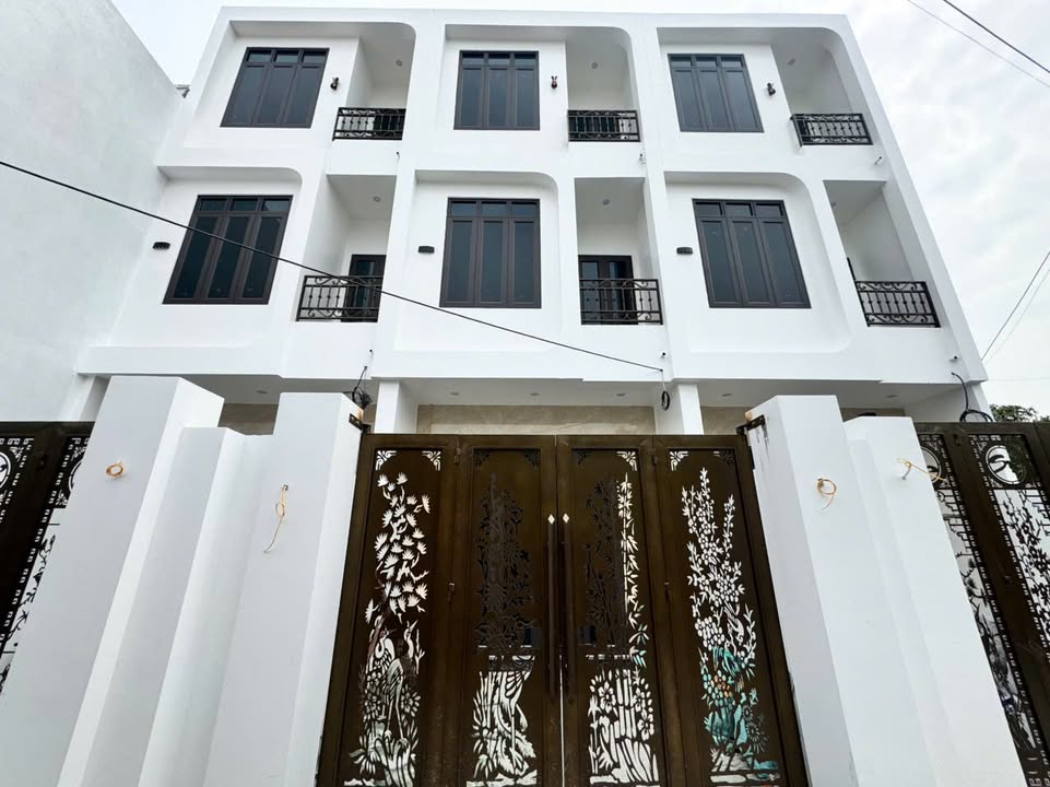 Nhà 3 tầng Đa Phúc 48m² giá 2,3 tỷ - Ô tô đỗ cửa, thương lượng nhẹ!