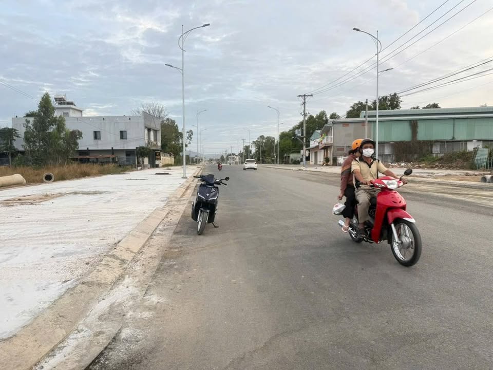 Đất nền góc 3 mặt tiền xã Long Phước 80m² giá 2.9 tỷ - Cơ hội đầu tư tuyệt vời!