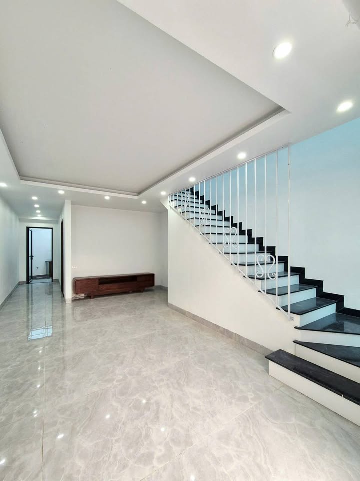 Nhà 2 tầng Quảng Thịnh 97m² giá 2 tỷ - Sẵn sàng ở ngay!