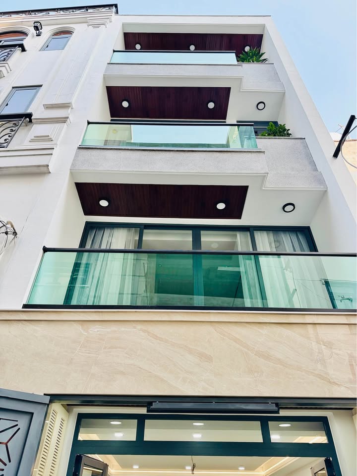 Nhà phố Dương Quảng Hàm Gò Vấp 68m² giá 12.5 tỷ - Thiết kế hiện đại, nội thất mới!