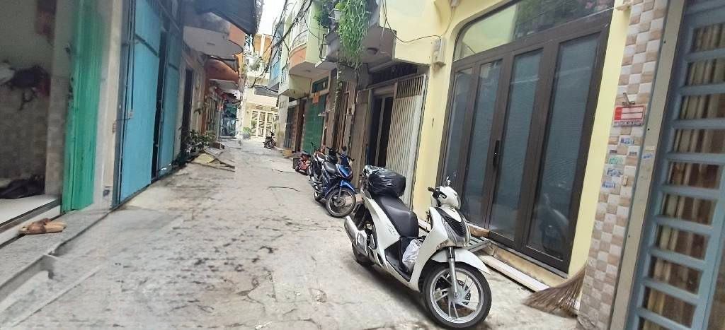 Nhà phố 4 tầng Lạc Long Quân 21.4m² giá 4 tỷ - Sát Tân Phú, hẻm thông thoáng!