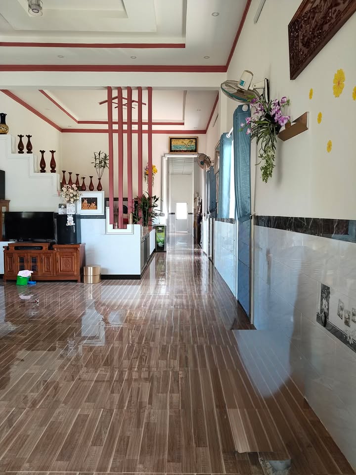 Bán nhà mặt đường Tránh Vỏ Nguyên Giáp, Gia Nghĩa 600m² giá 2.3 tỷ - Sân đậu ô tô thoải mái!