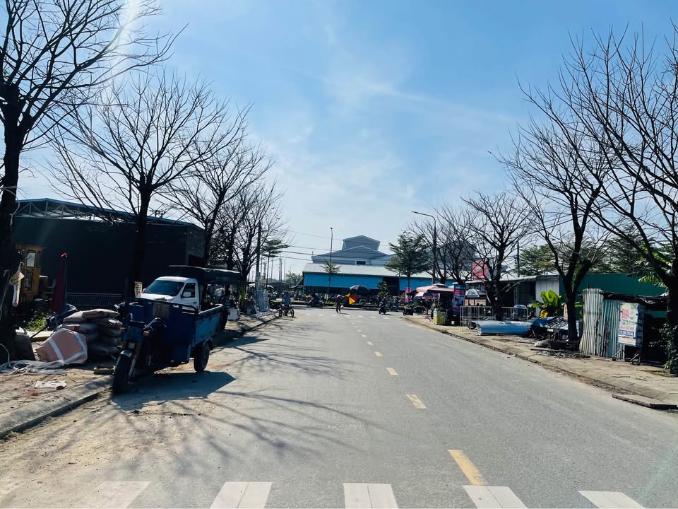 Bán FrontHouse phố chợ Chiên Đàn 120m² giá chỉ 1 tỷ - Sổ đỏ chính chủ!