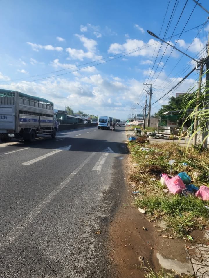 Nhà mặt tiền Quốc lộ 1A, Xã Tân Thạnh, 64m² chỉ 1.19 tỷ - Cơ hội kinh doanh tốt!