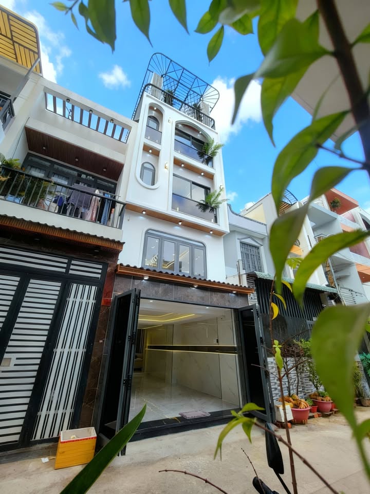 Nhà phố Gò Vấp 54m² giá 9.79 tỷ - Mới đẹp, xe hơi vào nhà!