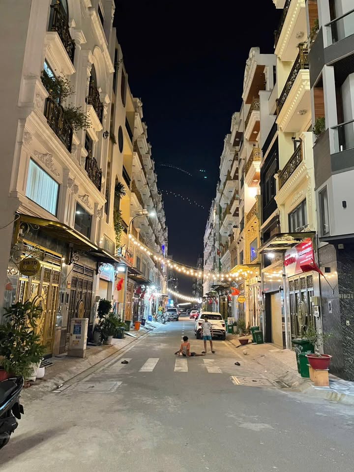 Nhà 4,5 Tầng Hẻm 918 Hương Lộ 2, 56.28m² giá 7,7 tỷ - Hướng Tây, không thể bỏ lỡ!