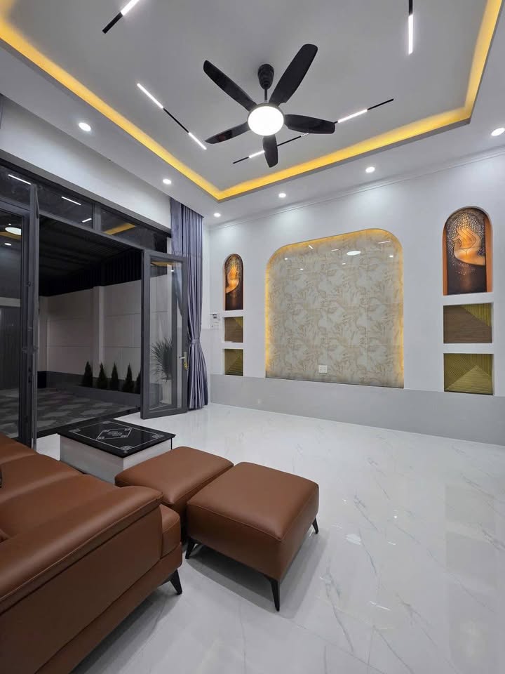 Nhà lầu Hòa Thành Tây Ninh 180m² giá 2.49 tỷ - Sẵn sàng ở ngay!