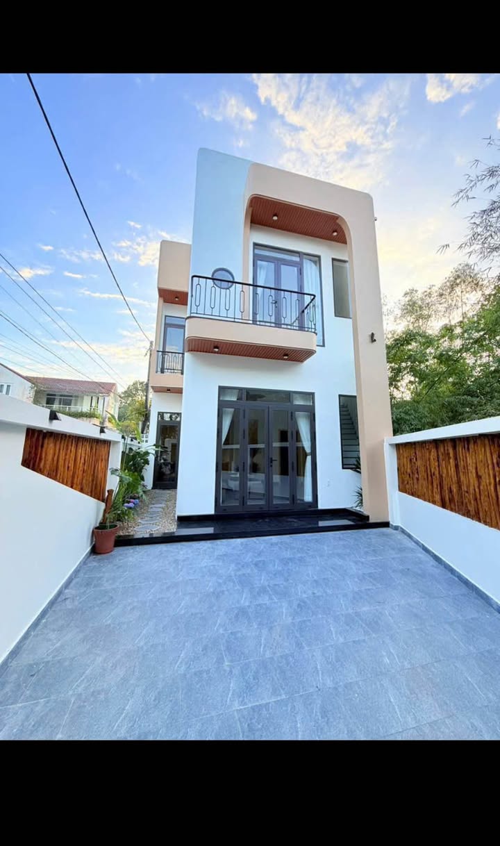 Nhà đẹp Thủy Xuân - 100m² giá 3.38 tỷ - Không thể bỏ lỡ!