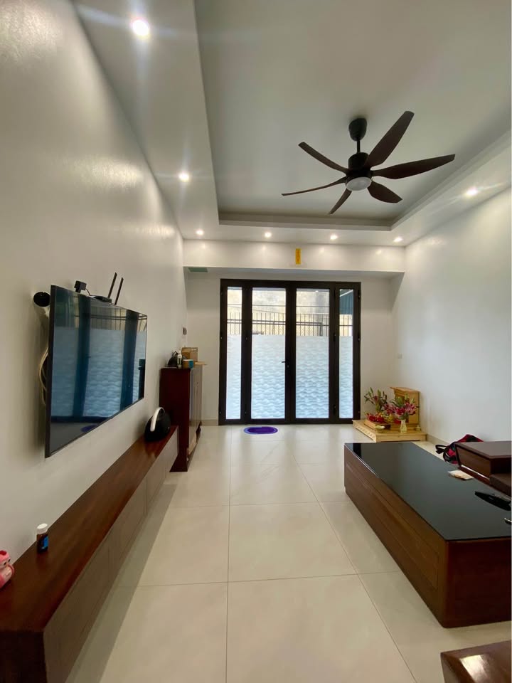 Nhà 3 tầng Khu Vũ Hựu, 53m² giá 3 tỷ - Gần trường học, chợ, bệnh viện