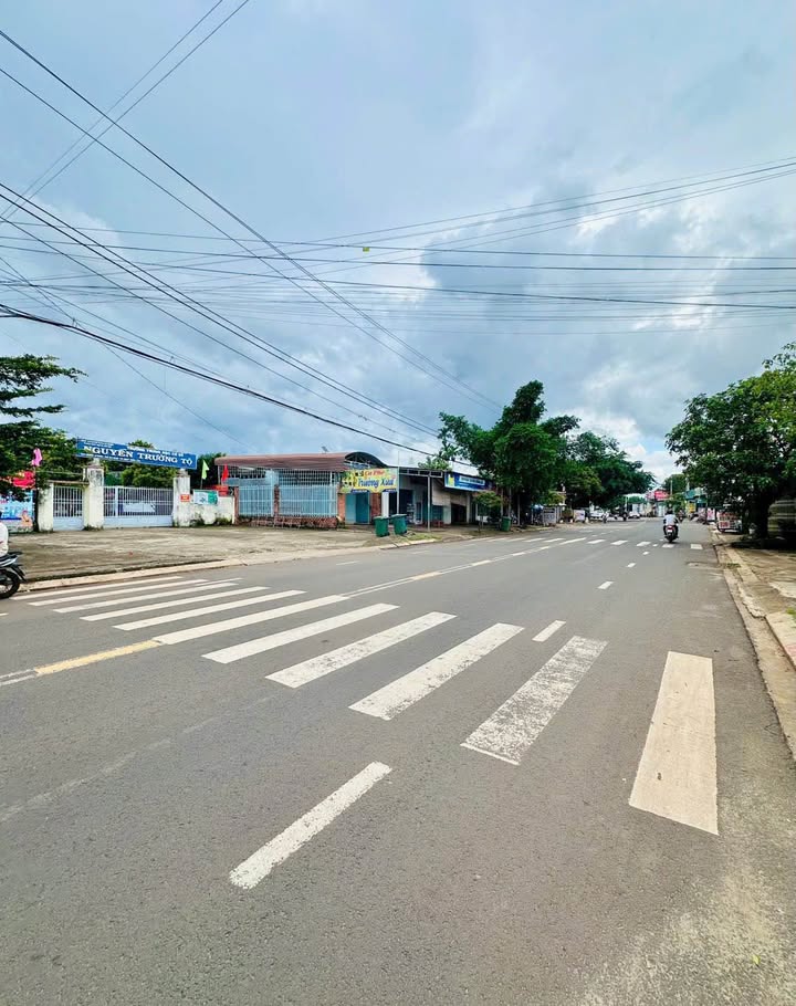 FrontHouse Y Wang, Buôn Ma Thuột 145m² giá 3.5 tỷ - Vị trí đẹp kinh doanh đa ngành!