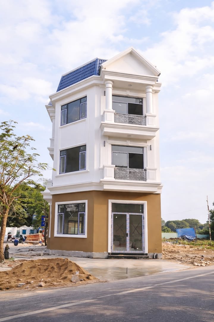 Nhà lô góc Thủ Đức 164m² giá 9.5 tỷ - Vị trí đắc địa, thiết kế hiện đại!