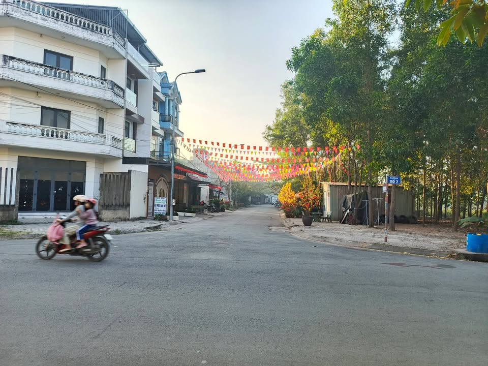 Nhà mặt tiền Khu tái định cư Long Sơn, Thủ Đức 125m² giá 7 tỷ - Đầu tư sinh lời!