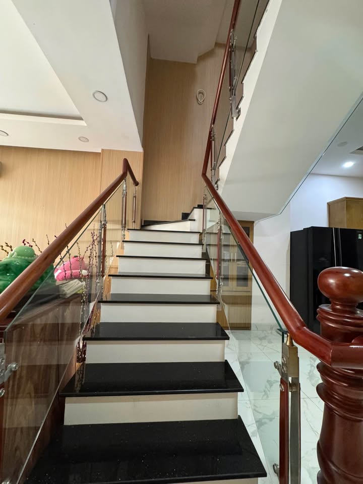 Nhà 3 tầng Đường Nguyễn Thị Định, Nha Trang, 84m² giá 8 tỷ - Sổ đỏ chính chủ!