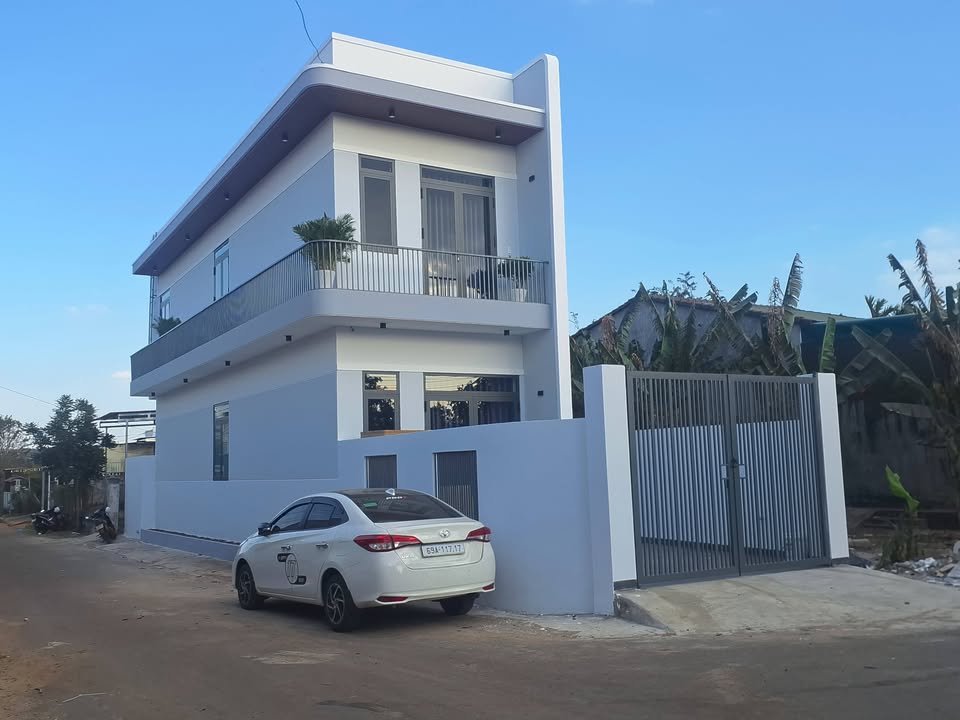 Nhà góc 2 mặt tiền đường Y Wang, 108m² giá 2.79 tỷ - Sẵn sàng vào ở ngay!