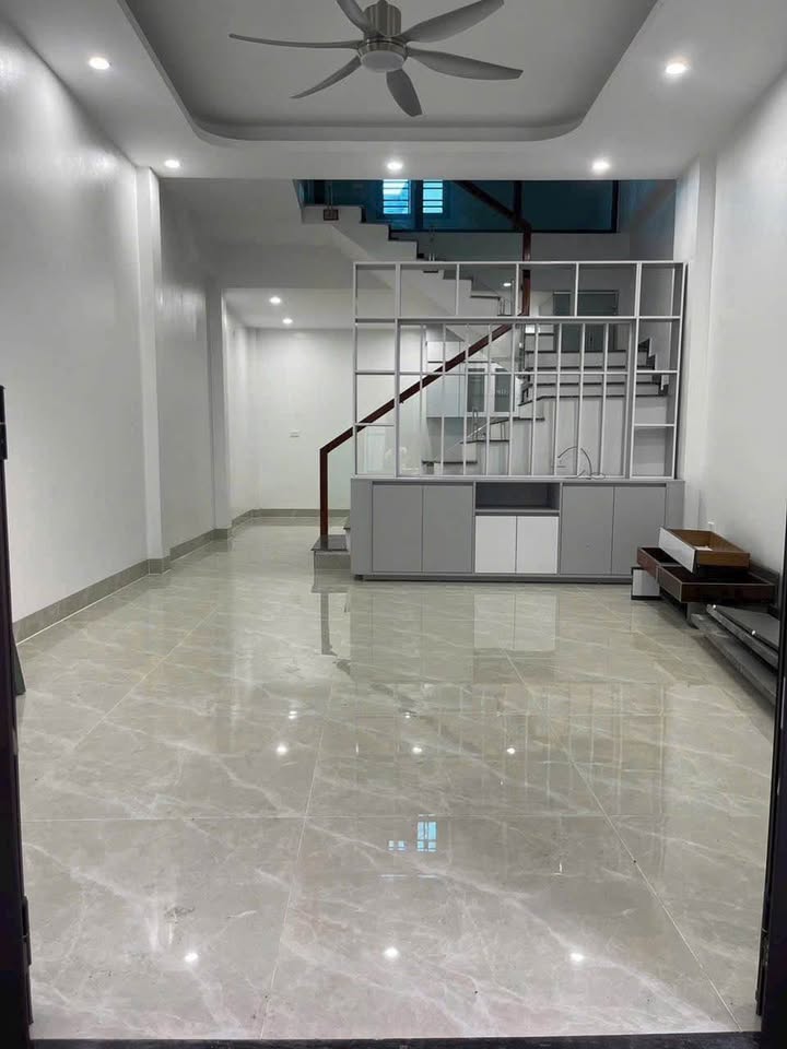Nhà 3 tầng phố Đông Khê, 51.5m² giá 2.55 tỷ - Thiết kế hiện đại, tiện ích đầy đủ!