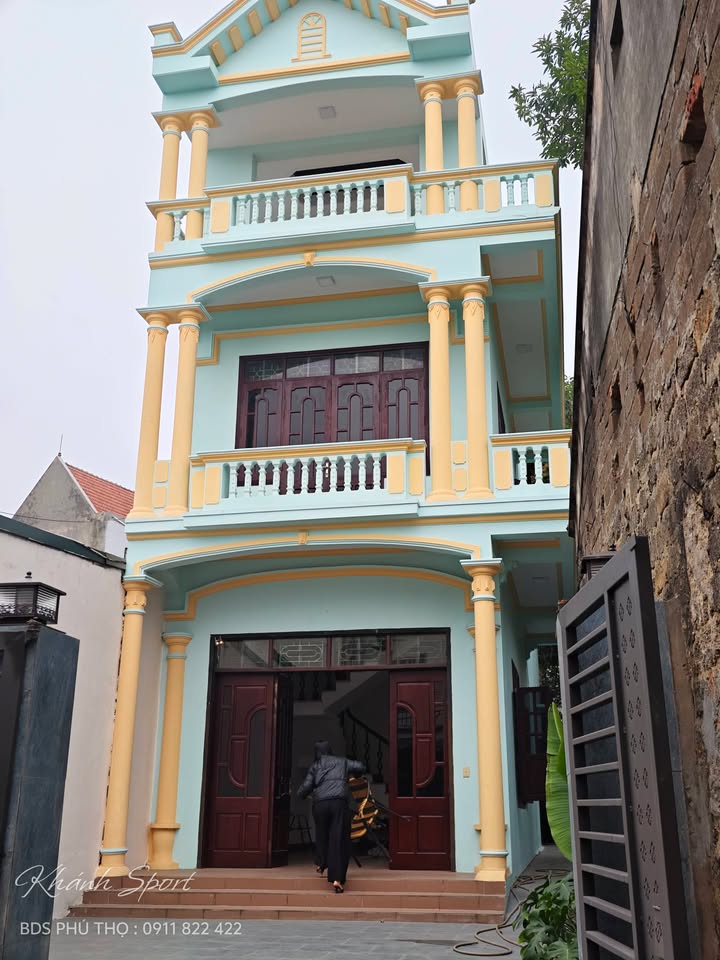 Nhà 3 tầng 160m² tại Nông Trang, Việt Trì - Giá 3 tỷ - Sẵn sàng vào ở ngay!