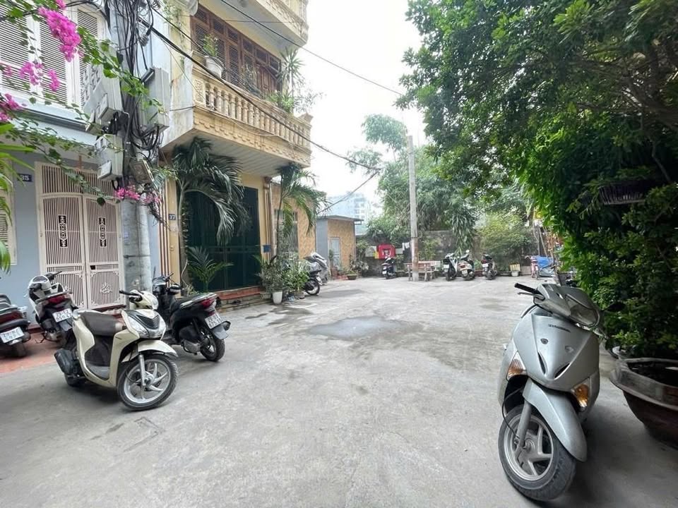 Đất Lô Góc Văn Miếu Quốc Tử Giám 36m² giá 8 tỷ - View Hồ Đẹp Hiếm Có!