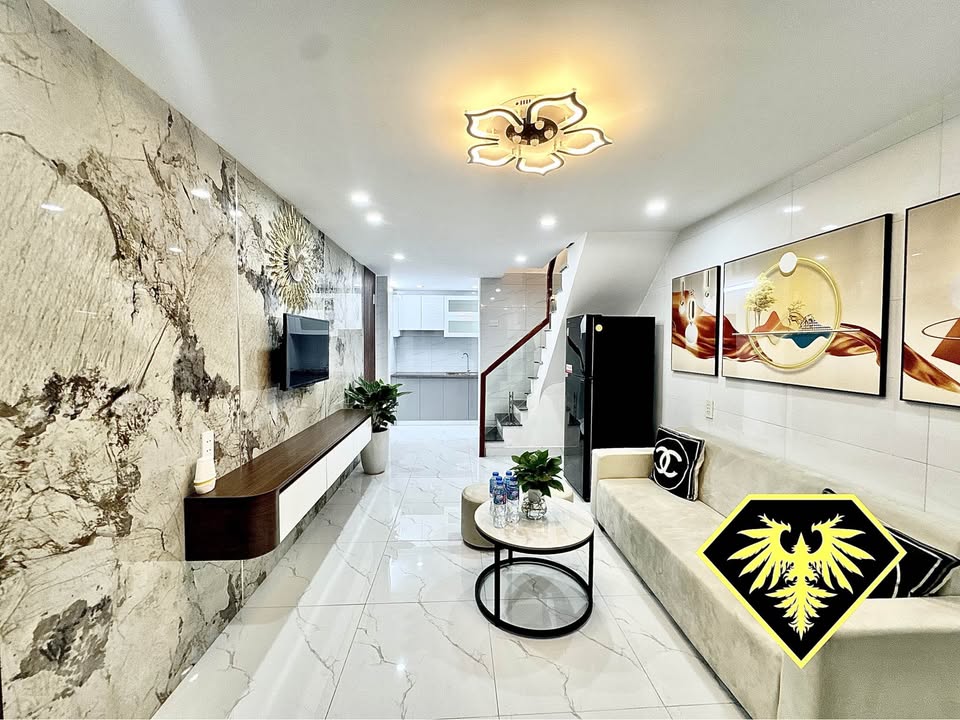 Nhà 3 tầng Trần Nguyên Hãn 26m² giá 1.98 tỷ - Sân cổng riêng thoáng đãng!