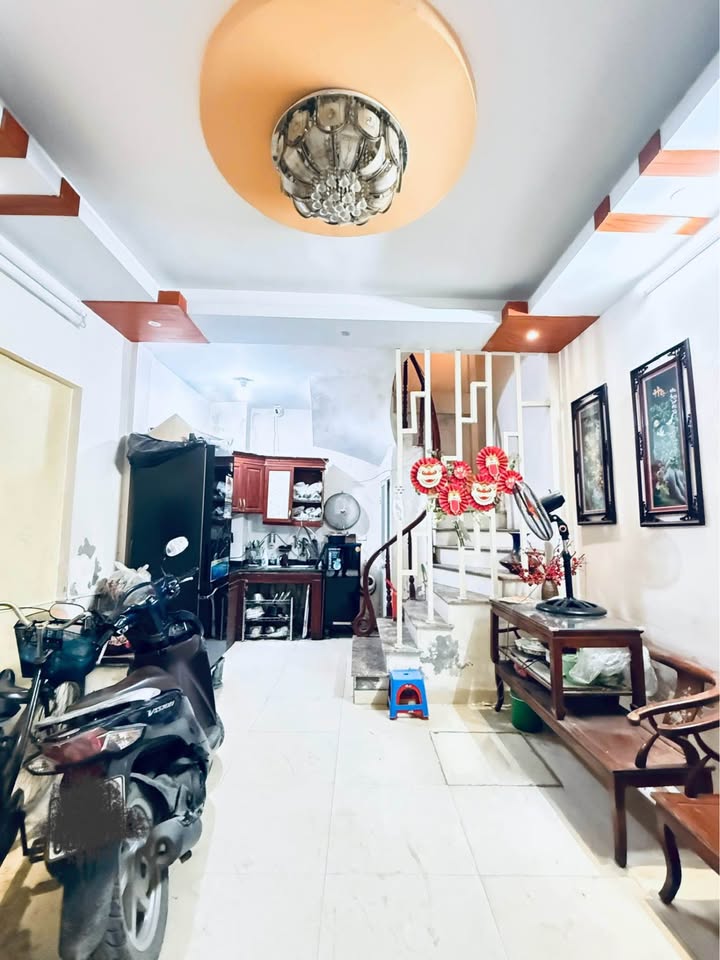 Nhà mặt phố Thanh Lân, Quận Hoàng Mai, 30m² giá 6 tỷ - Sổ đỏ chính chủ!