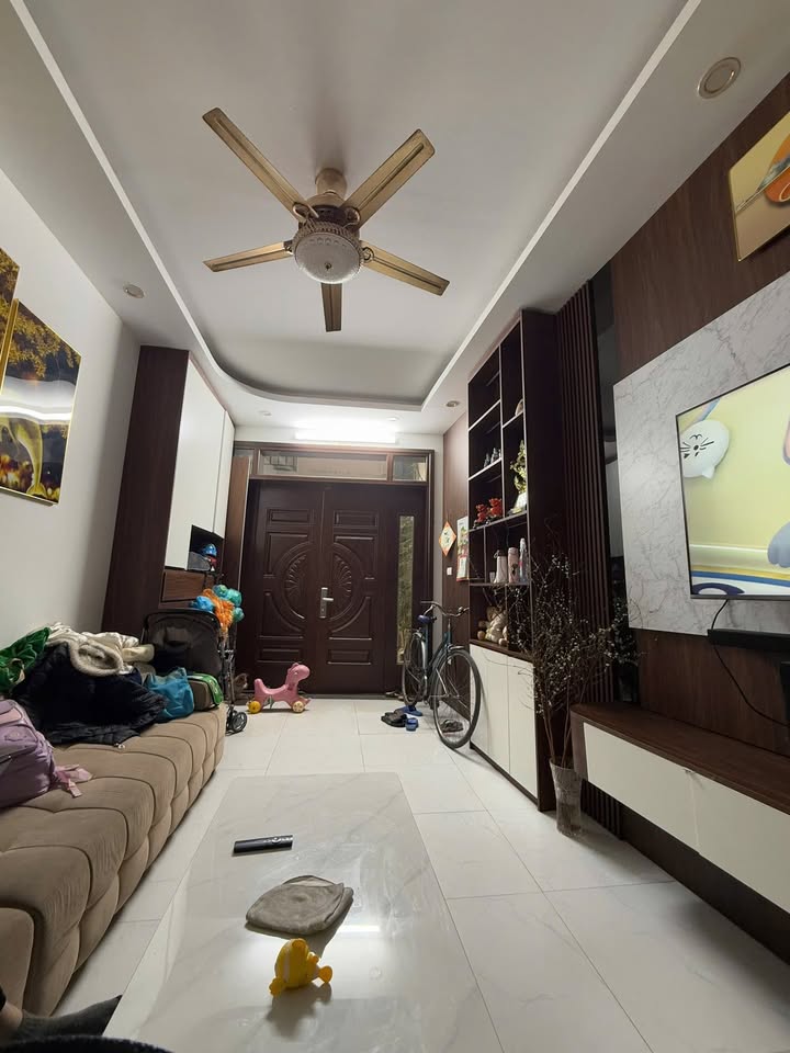 Nhà 5 tầng Ngọc Thụy 38m² giá 6 tỷ - Đầy đủ nội thất, ô tô vào tận nơi!