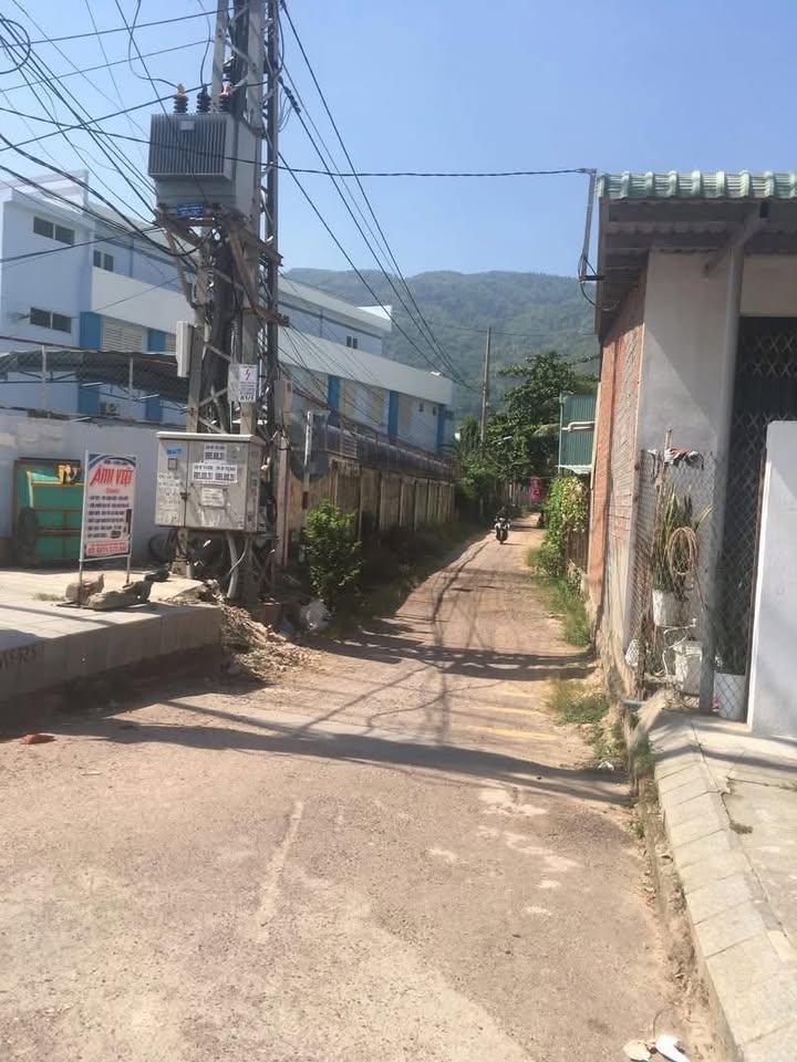 Đất nền tại đường Tây Sơn, TP Quy Nhơn 60m² giá 300 tỷ - Cơ hội đầu tư tốt!