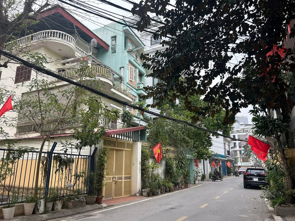 Nhà phố Lâm Hạ Long Biên 70m² giá 2.7 tỷ - Vị trí đỉnh cao, đầy đủ tiện nghi!