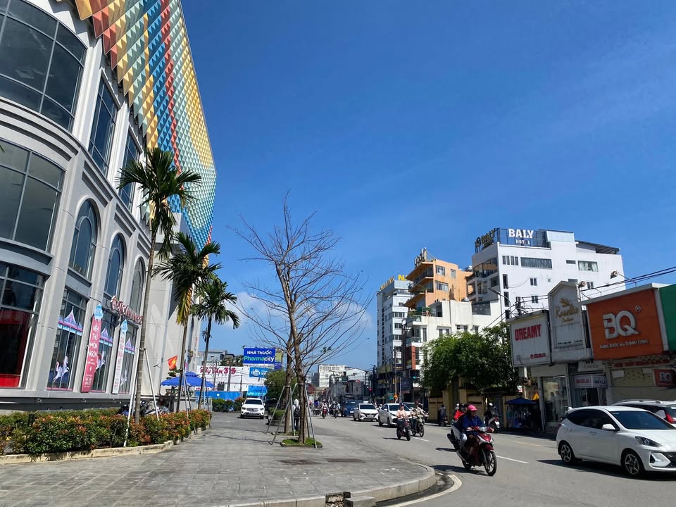 Bán toà nhà FrontHouse 5 tầng mặt tiền Bà Triệu 60,5m² giá 12 tỷ - Đầu tư sinh lời ngay!