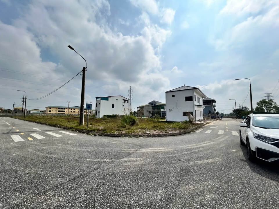 Đất nền lô góc 2 mặt đường Mai Lộc, Hưng Chính 145.5m² giá 5 tỷ - Cơ hội đầu tư tuyệt vời!