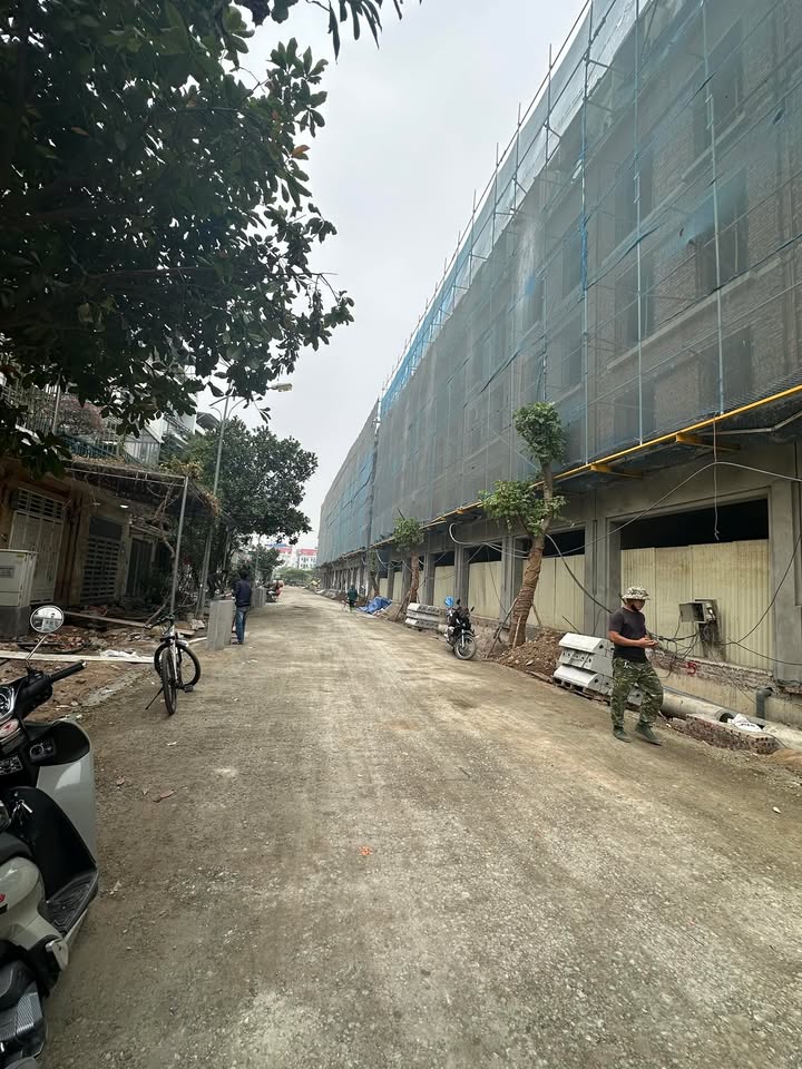 Bán Gấp Nhà Phố Văn Phú Hà Đông - 375m² 5 Tầng - Mặt Tiền Lớn