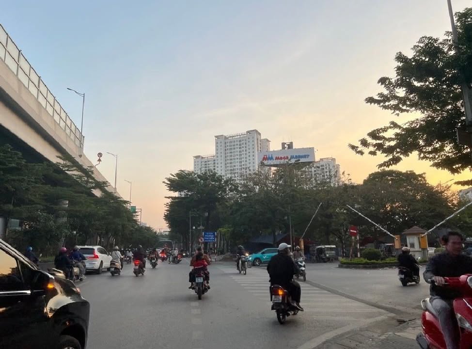 FrontHouse Phạm Văn Đồng Bắc Từ Liêm 76m² - Mặt ngõ thông ô tô tránh, kinh doanh đắc địa!