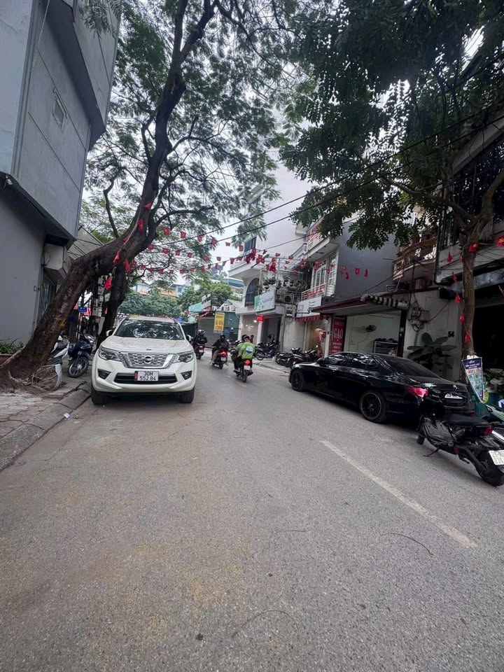 Nhà mặt phố Ái Mộ 41m² giá 18 tỷ - Kinh doanh đắc địa ngay trung tâm!