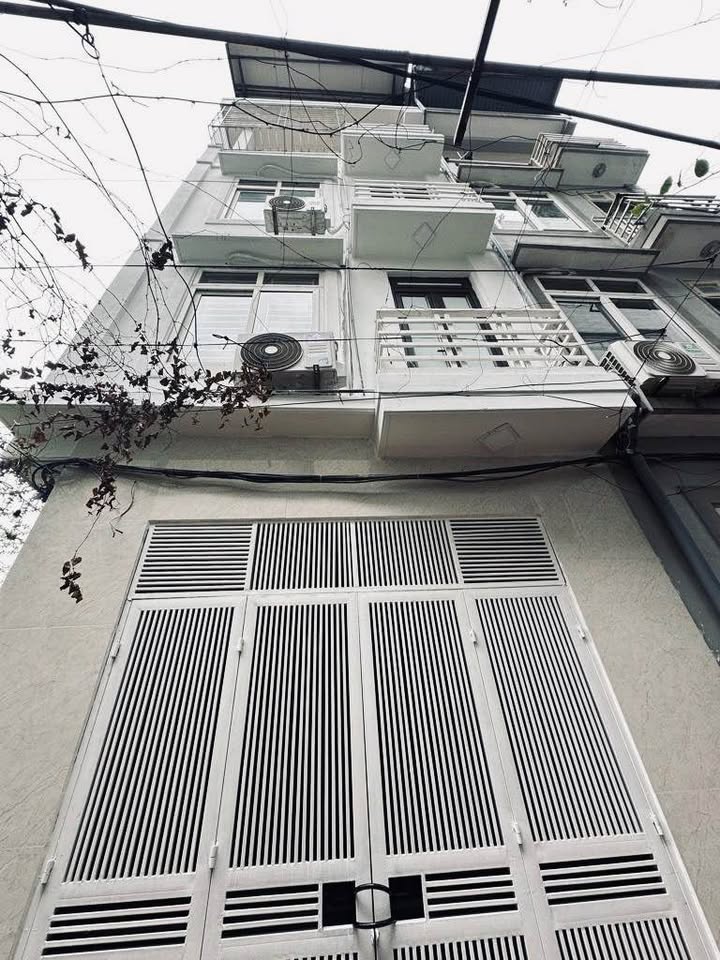 Nhà mặt ngõ 190 Hoàng Mai 32m² giá 7.85 tỷ - Lô góc thoáng đãng, ô tô lùi cửa!