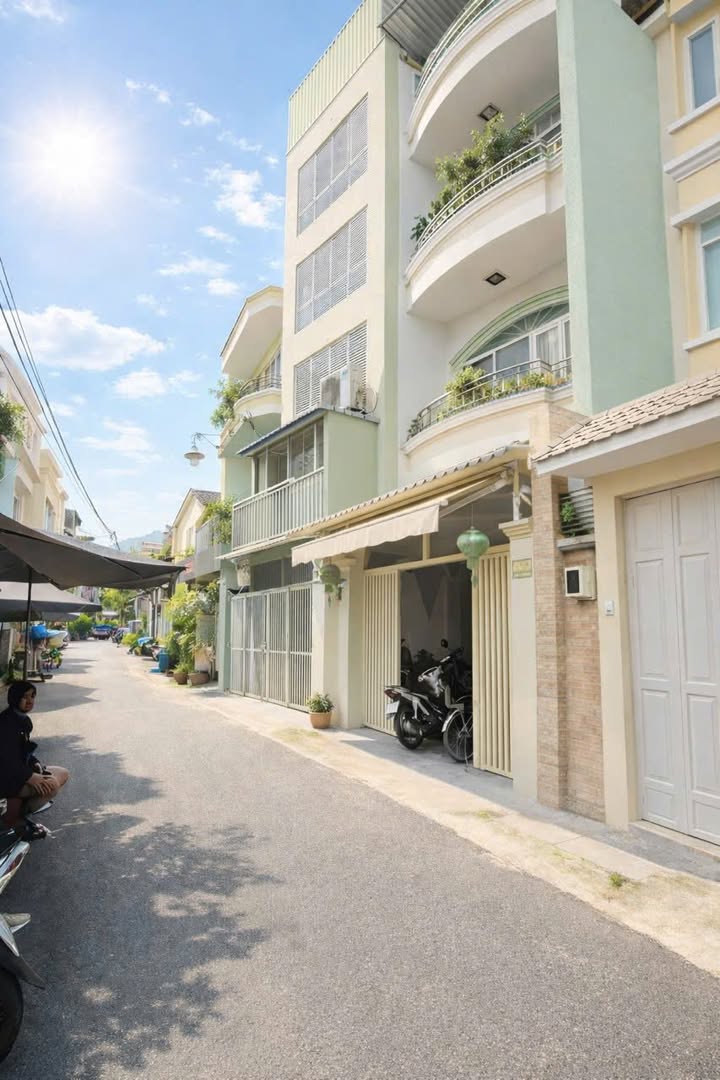 Nhà phố CMT8 P5 Tân Bình 205m² giá 42.5 tỷ - Gần trung tâm, hẻm xe hơi tránh!