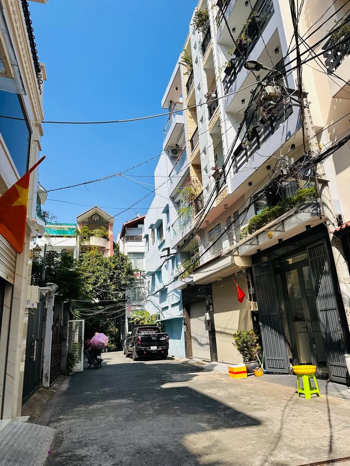 Bán Tòa CHDV Trường Sa, Phú Nhuận, 150m² - Doanh thu 1.2 tỷ/năm!